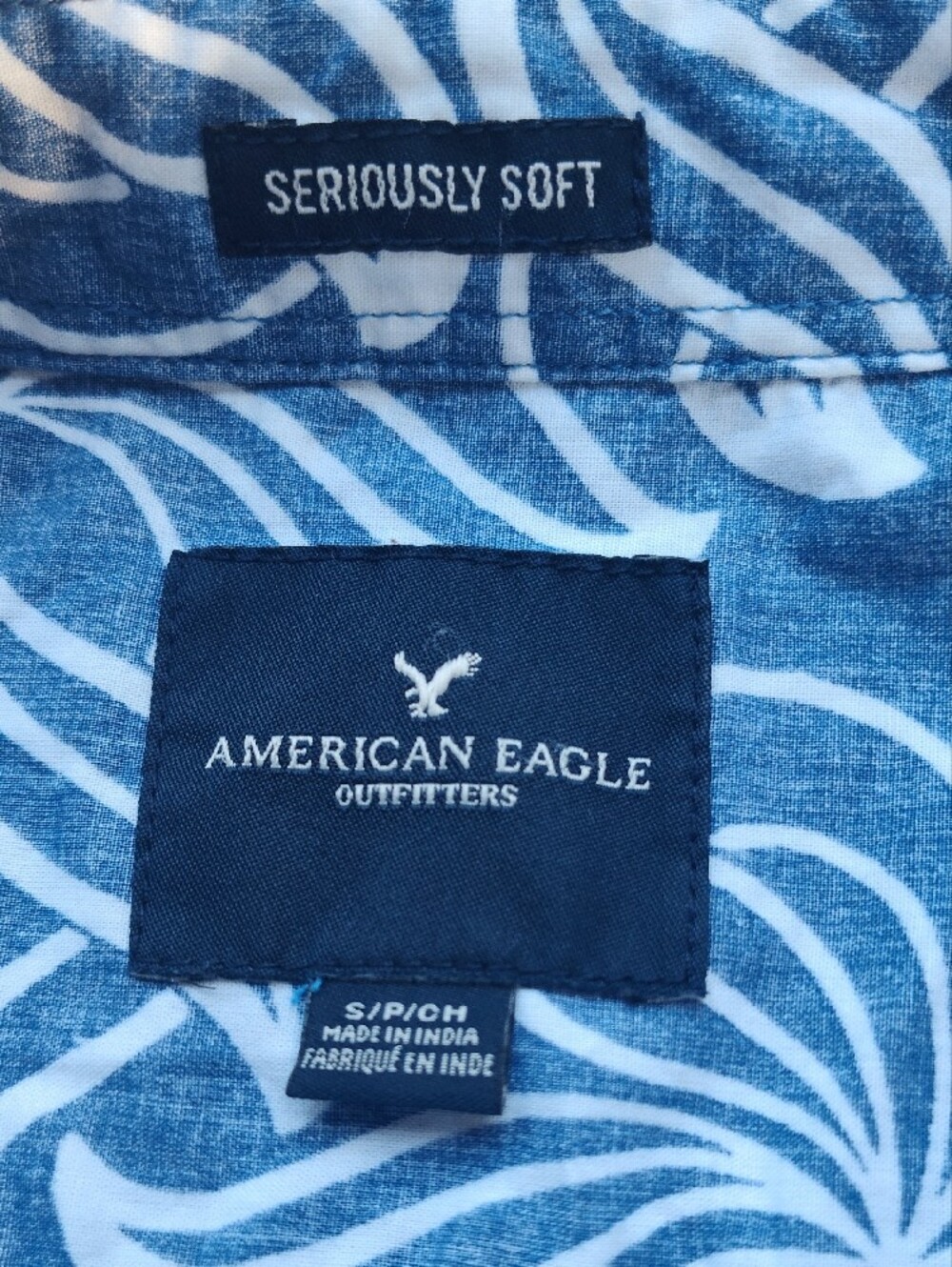 American Eagle NWOT Blue & White Floral Short-Sleeve Button-Down Shirt - Picture 2 of 6